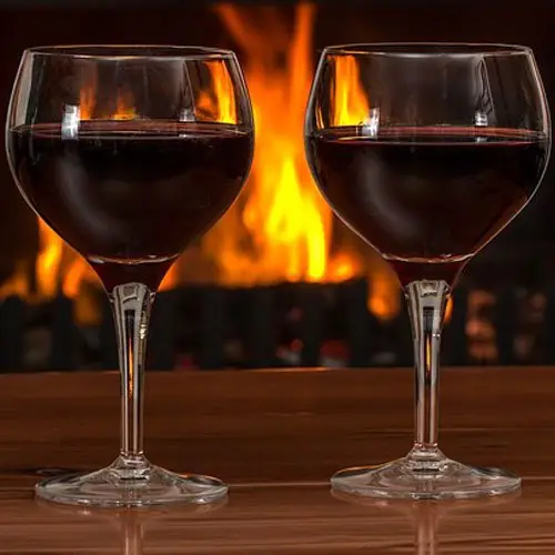 Calici di vino rosso della casa